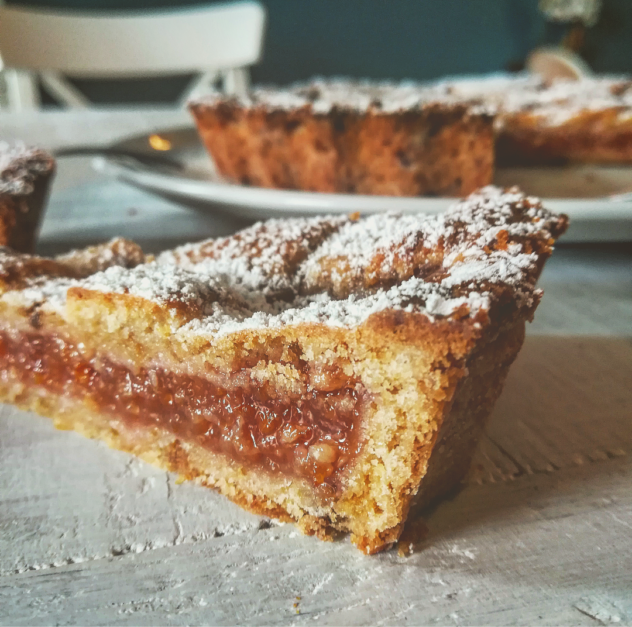 Crostata di mandorle con confettura bigusto