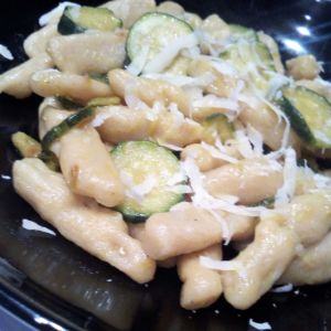 Manuela - Cicatielli freschi con zucchine, cipollotto e ricotta salata