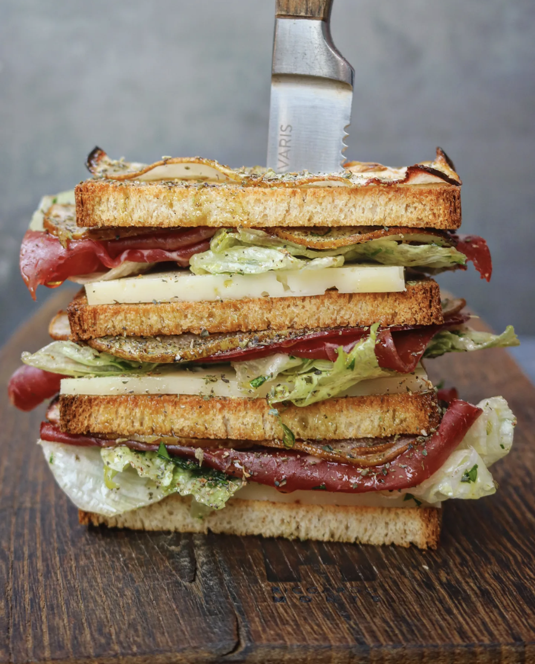 Club Sandwich con bresaola, pere e pecorino