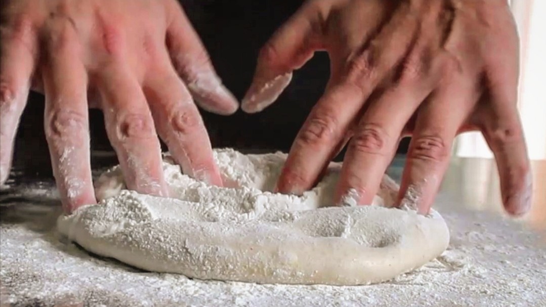 Impasto pizza a mano – video ricetta – fase 1