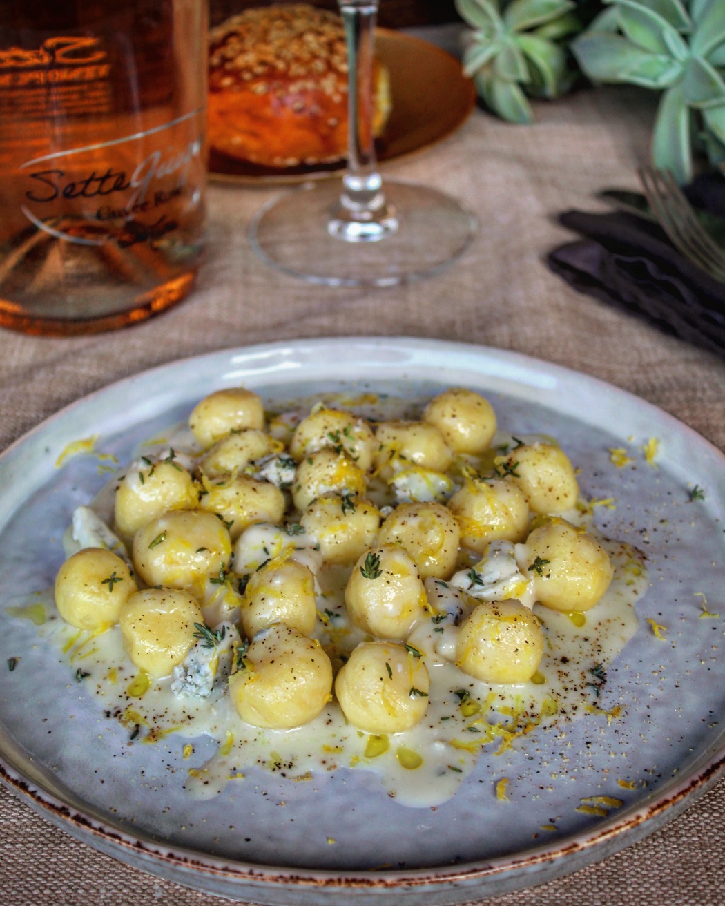 Gnocchetti di patate con gorgonzola timo e limone