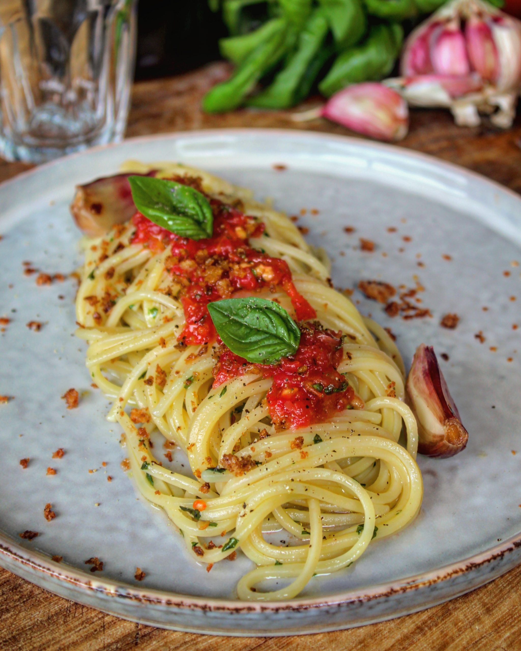 Spaghetti aglio olio peperoncino e pomodoro fresco