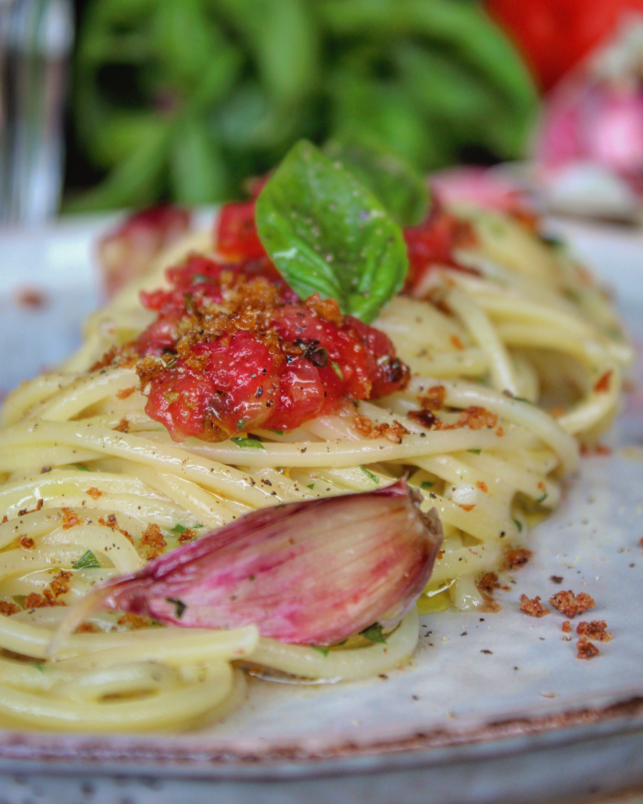 Spaghetti aglio olio peperoncino e pomodoro fresco