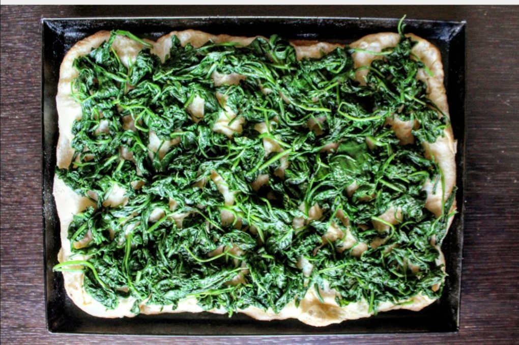 Focaccia doppio crunch ricotta spinaci e mandorle