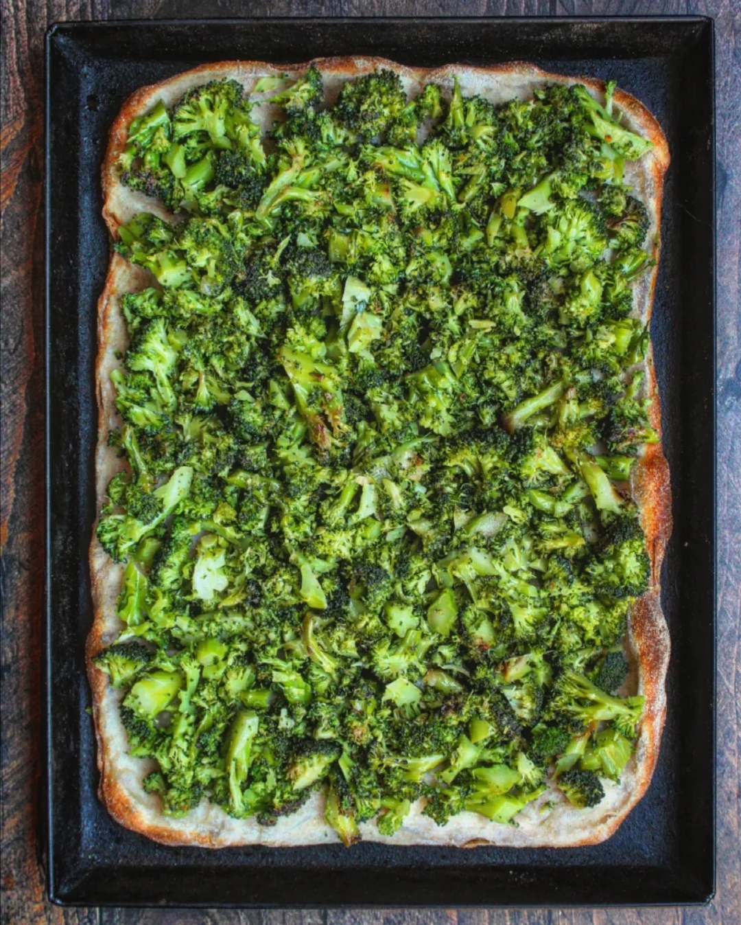 Focaccia doppio crunch broccoli prosciutto arrosto e robiola